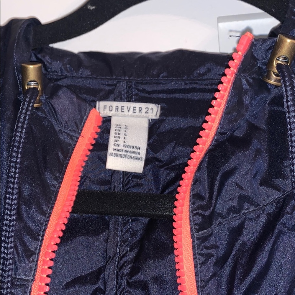 Lightweight Windbreaker - Picture 2 of 3